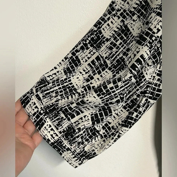 Sere Nada Women’s Size 18 Black White Pleated Button Blouse Stretch Artsy Career - Picture 3 of 12